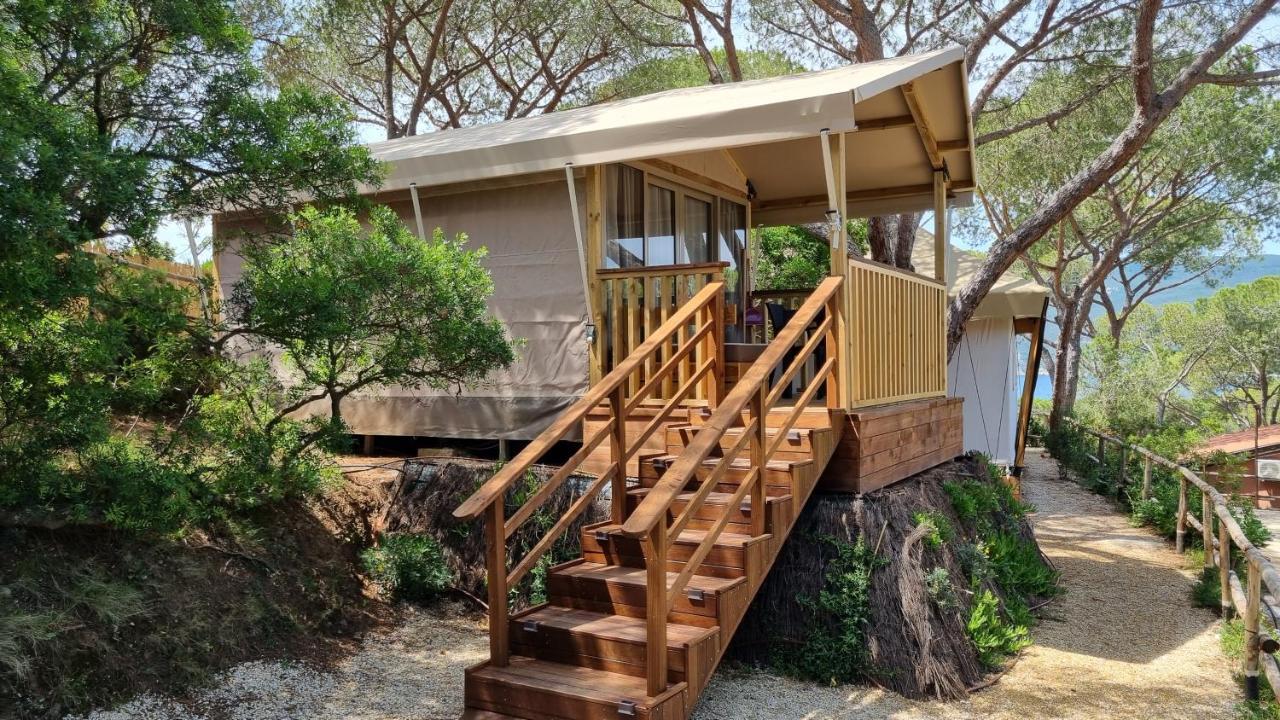 Camping Lacona Pineta กาโปลิเวรี ภายนอก รูปภาพ