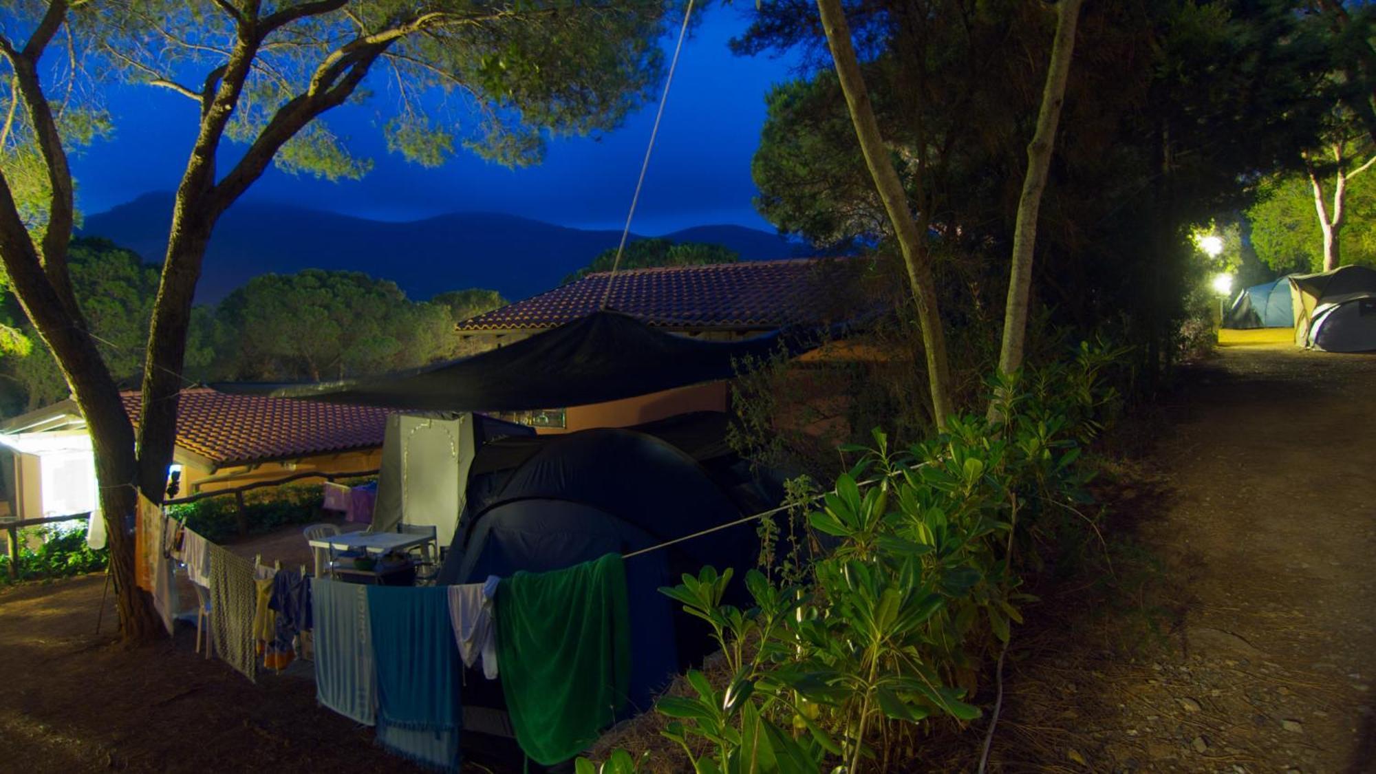 Camping Lacona Pineta กาโปลิเวรี ภายนอก รูปภาพ